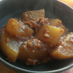 大根と鶏ひき肉の赤味噌煮込み